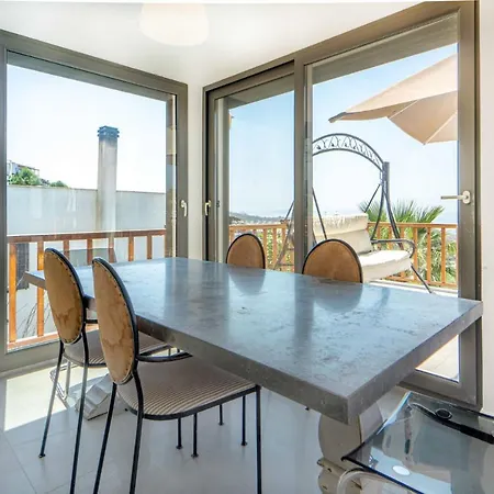 Sea View Flat With Terrace 3 Min To Beach וילה גומושלוק