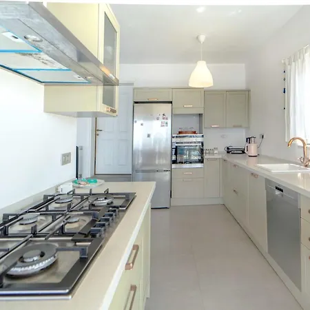 Sea View Flat With Terrace 3 Min To Beach וילה