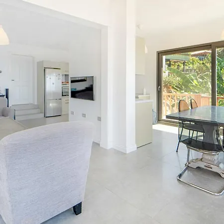 Sea View Flat With Terrace 3 Min To Beach غوموشْلوك